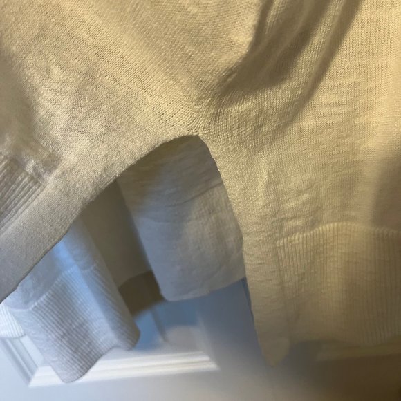 White GAP lightweight sweater in size Large - Picture 3 of 3